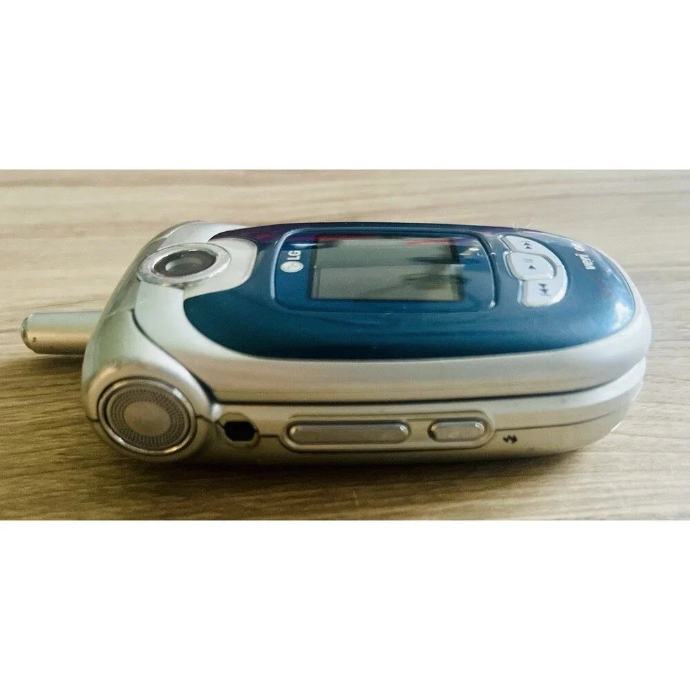 Verizon Branded LG VX5200 Clamshell Flip Phone Battery Silver and Blue Untested